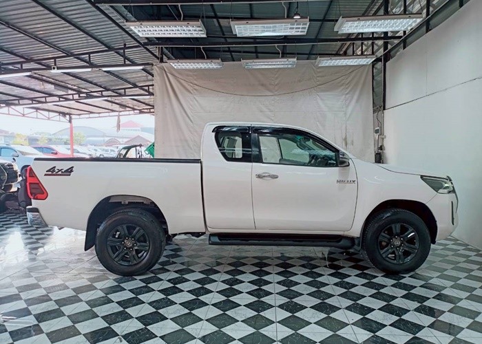 Used 12
                    TOYOTA
                     for Sale Image