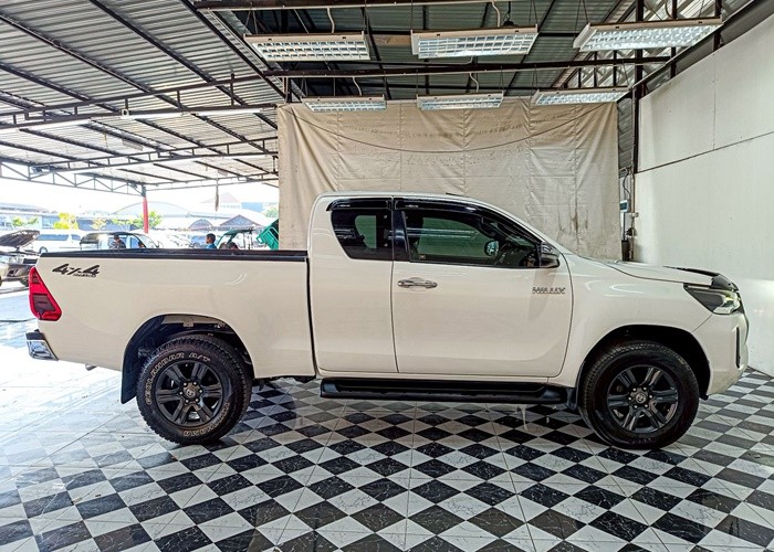 Used 12
                    TOYOTA
                     for Sale Image