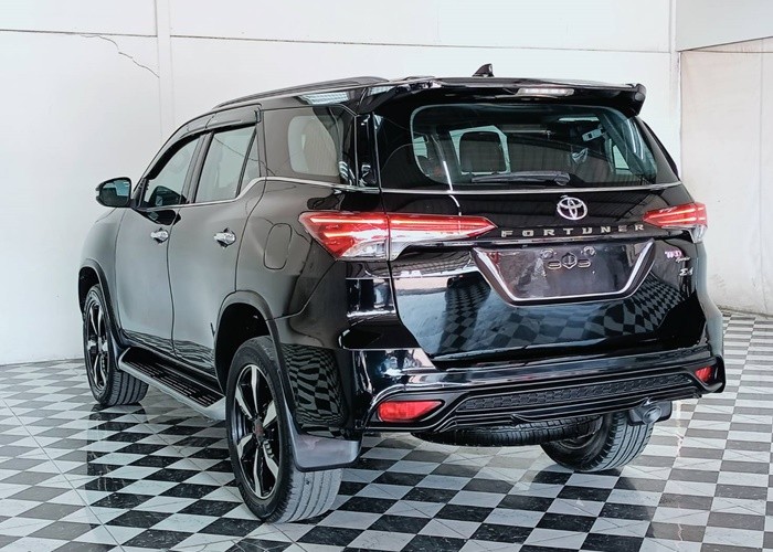 Used 5
                    TOYOTA
                     for Sale Image