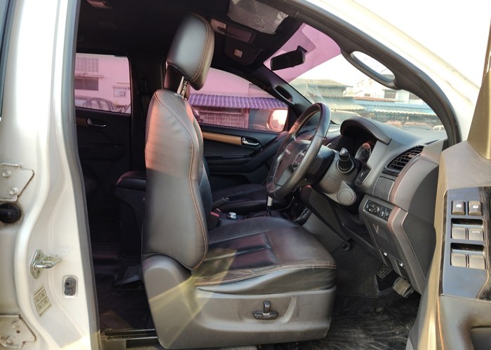 Used 1
                    ISUZU
                     for Sale Image