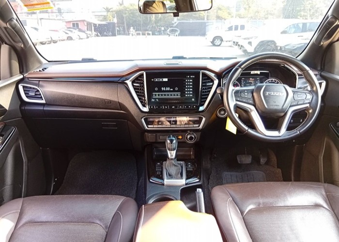 Used 11
                    ISUZU
                     for Sale Image