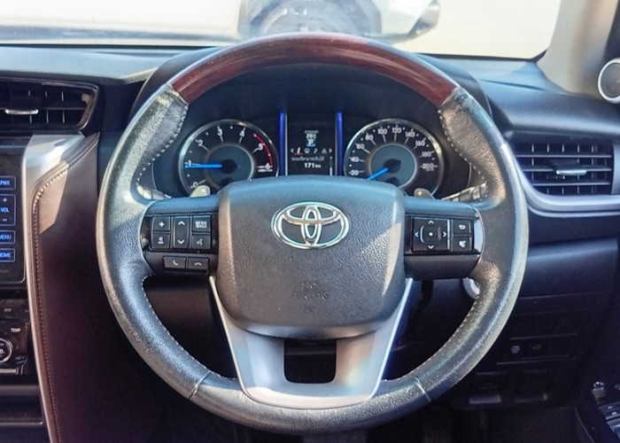 Used 5
                    TOYOTA
                     for Sale Image