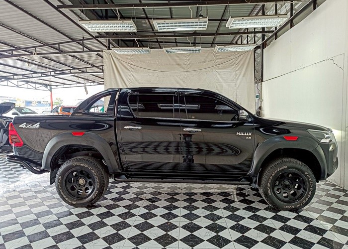 Used 12
                    TOYOTA
                     for Sale Image