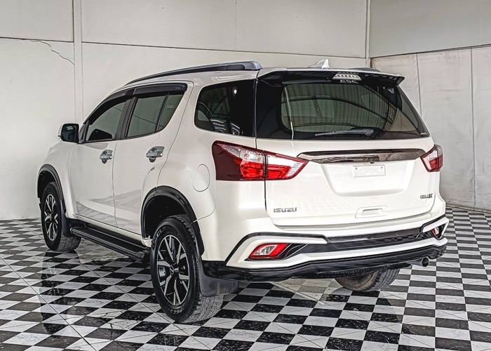 Used 8
                    ISUZU
                     for Sale Image