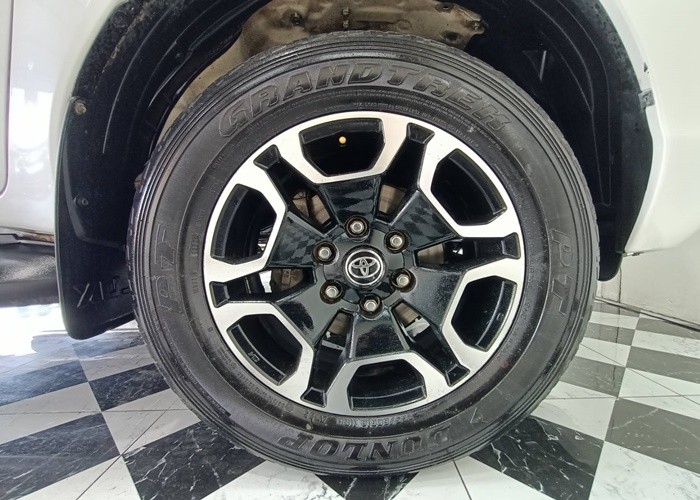 Used 5
                    TOYOTA
                     for Sale Image