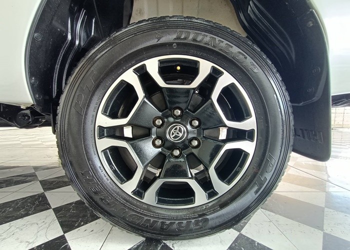 Used 5
                    TOYOTA
                     for Sale Image