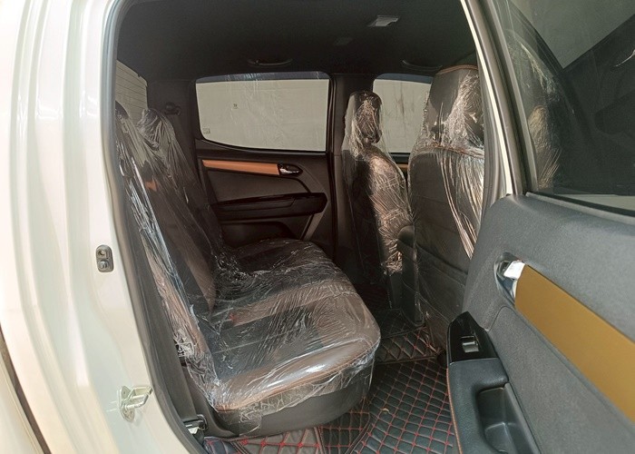 Used 10
                    ISUZU
                     for Sale Image