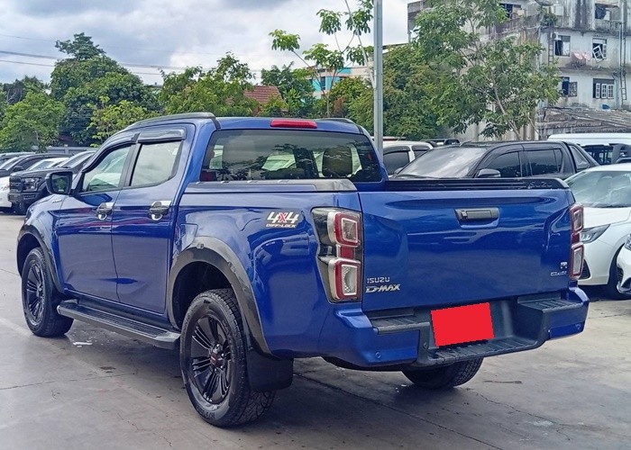 Used 2
                    ISUZU
                     for Sale Image