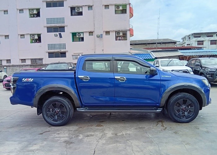 Used 2
                    ISUZU
                     for Sale Image