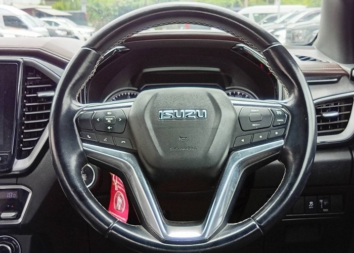 Used 2
                    ISUZU
                     for Sale Image