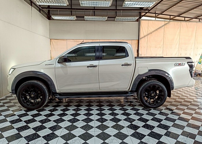 Used 1
                    ISUZU
                     for Sale Image