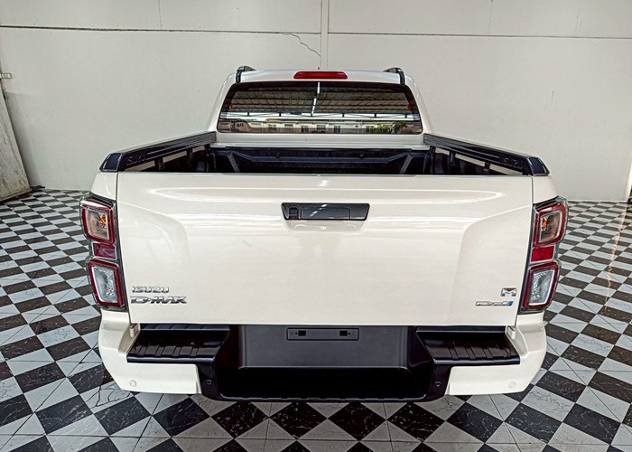 Used 1
                    ISUZU
                     for Sale Image