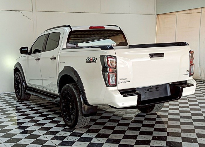 Used 1
                    ISUZU
                     for Sale Image