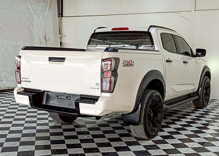 Used 1
                    ISUZU
                     for Sale Image