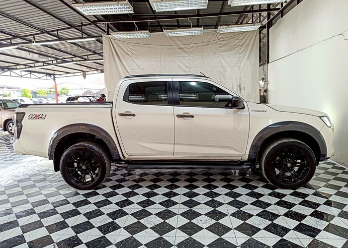 Used 1
                    ISUZU
                     for Sale Image