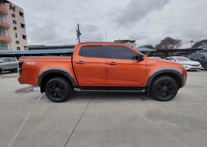 Used 2
                    ISUZU
                     for Sale Image