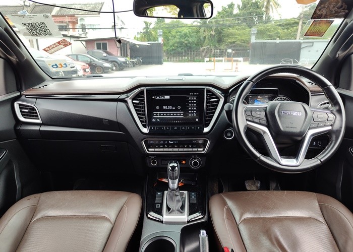 Used 2
                    ISUZU
                     for Sale Image