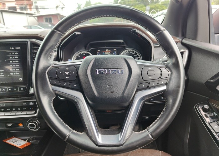 Used 2
                    ISUZU
                     for Sale Image