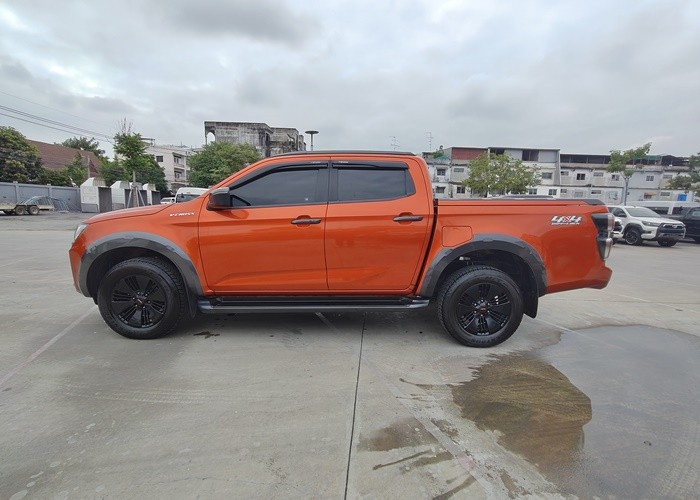 Used 2
                    ISUZU
                     for Sale Image